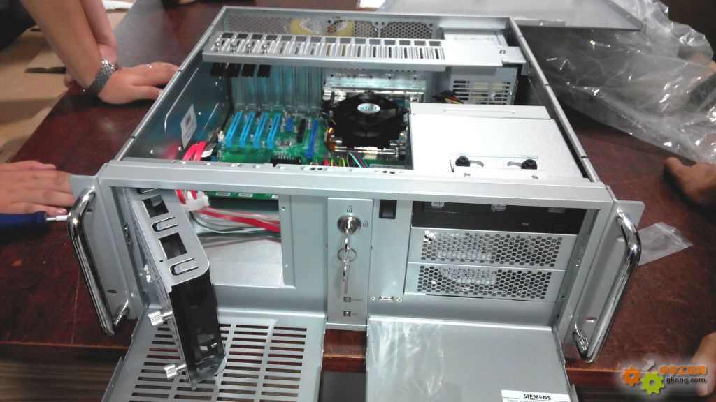 用西门子的工控机加IO卡这种控制方式,组态软