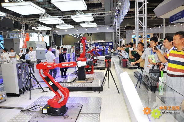 新松机器人重磅参展2015中国国际机器人展览