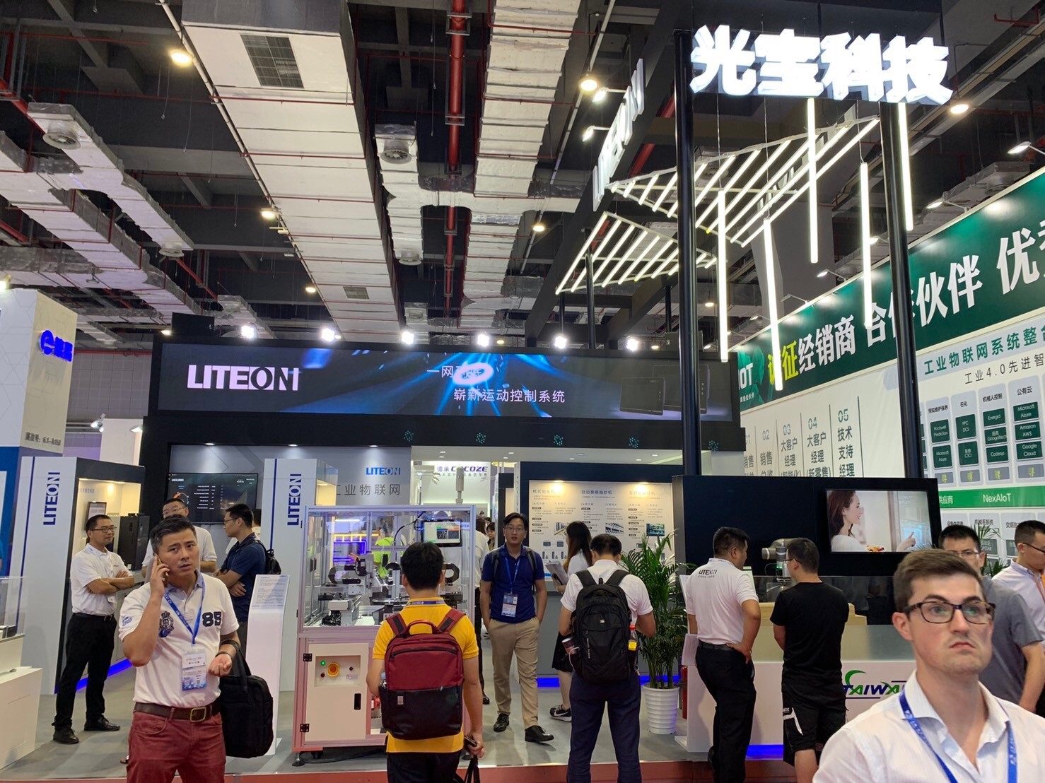 图二：光宝科技进攻智能工控领域有成，今年特于上海工博会推出一线到底的运动控制系统解决方案，并再次展出工业物联网网关。