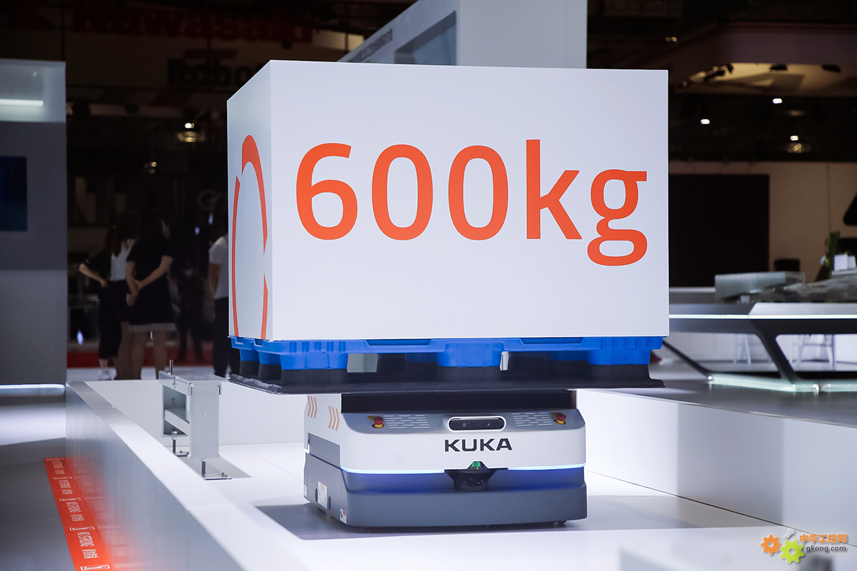 库卡中国独立研发的第一款移动机器人KMP 600-S.