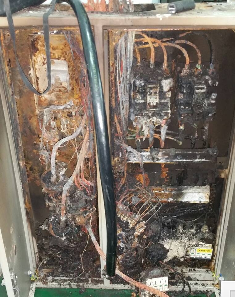电柜烧了,大家估计下原因