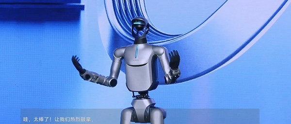 荣耀首款人形机器人亮相